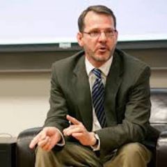Ian Baucom